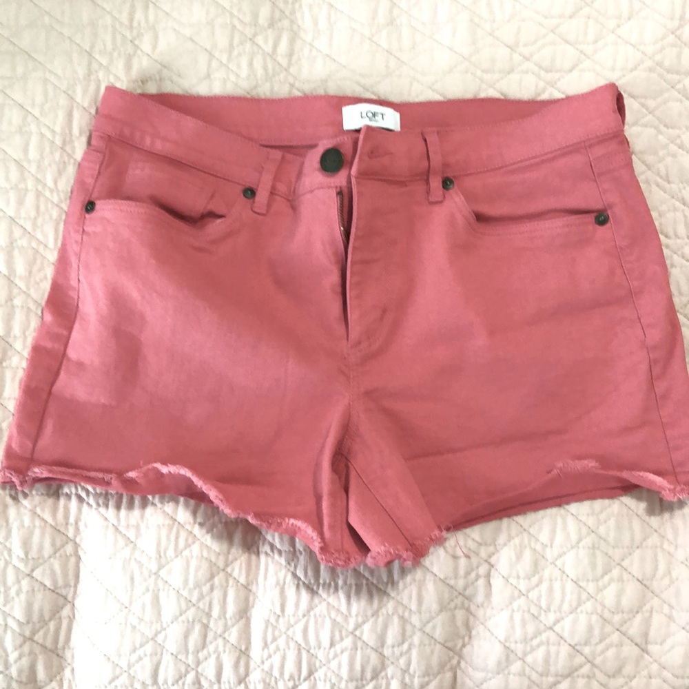 Ann Taylor loft size 6.   Length 4” shorts in pink.